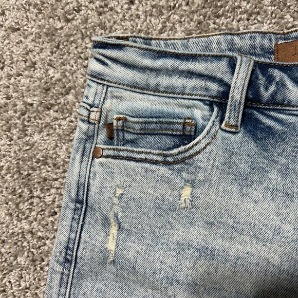 Judy Blue Womens M Distressed Light Wash Denim High-Waisted Shorts Raw Hem - Picture 3 of 10